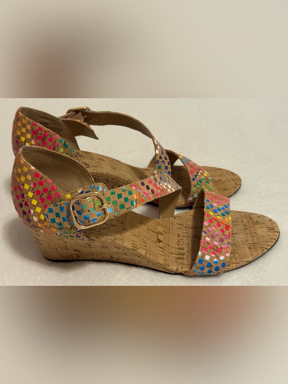 Vaneli Women’s Marise Rainbow Strappy
Wedge Cork Sandals Size 9.5